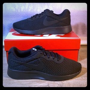 NIKE all black MENS sneaker! NEVER WORN!